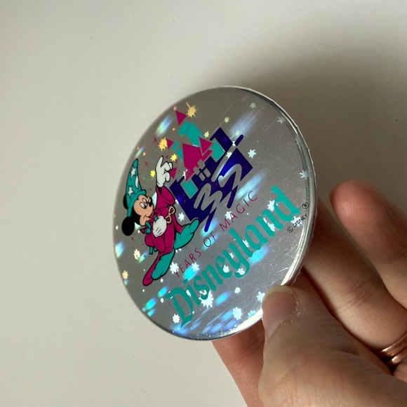 Vintage Disney Lot 35 Years of Magic Disneyland - Holographic Pin Button & more - Picture 9 of 10